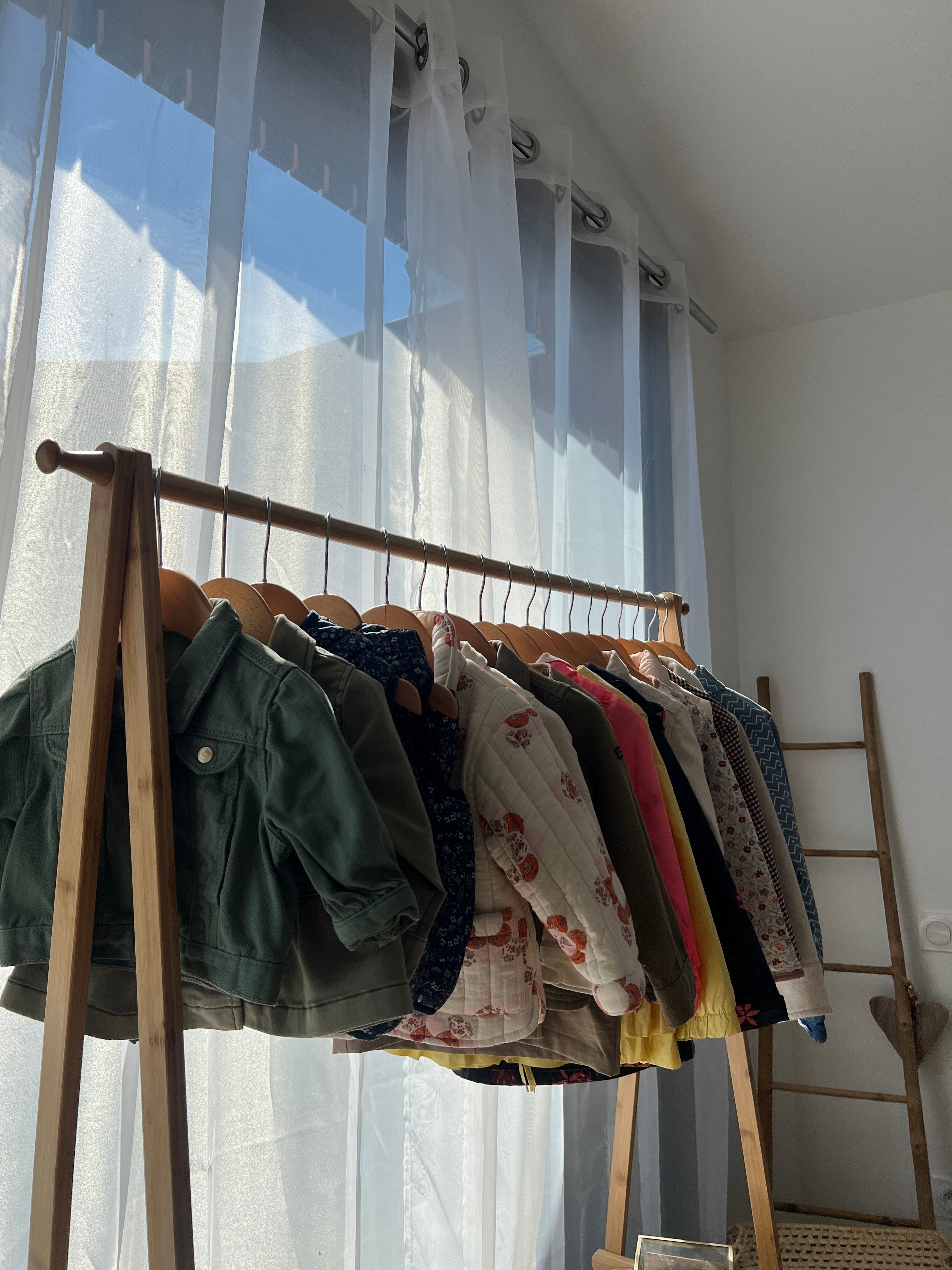 Comment habiller son enfant au printemps ? Le guide simple pour ne plus se tromper