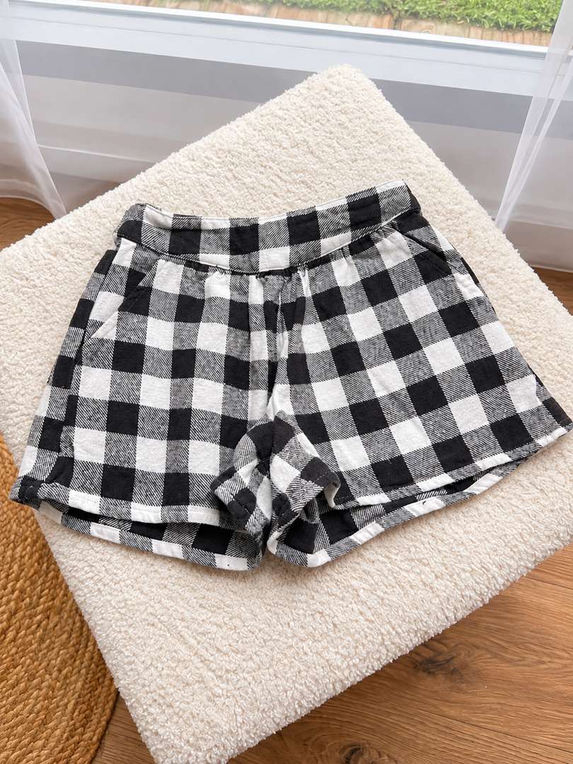 Short carreaux noir et blanc fille 4 ans mi-saison