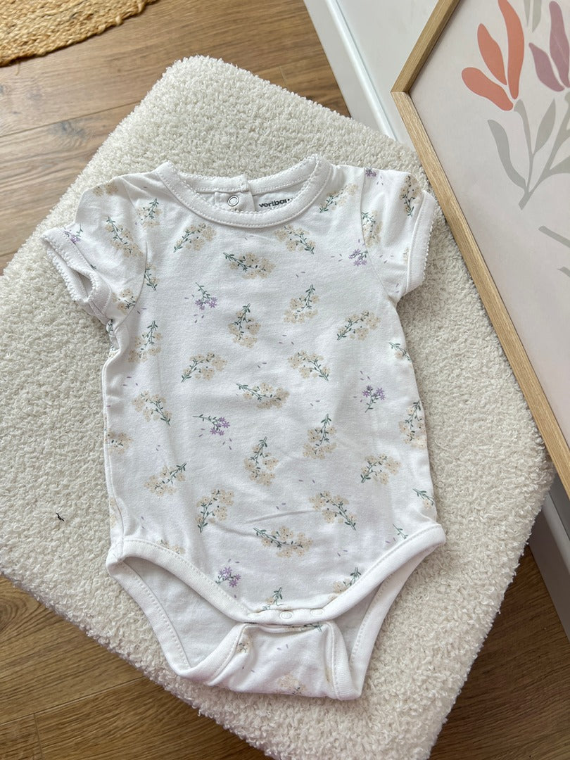 Body bébé fille Vertbaudet 3 mois manches courtes blanc fleurs été
