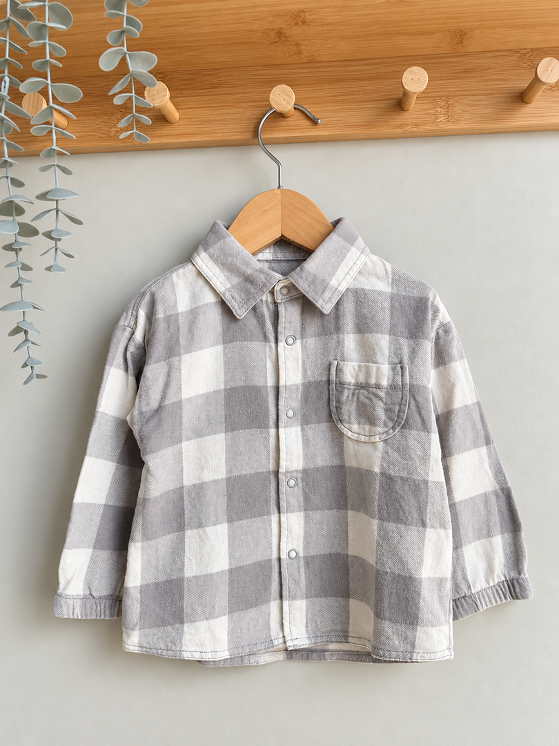 Chemise garçon Reserved grise et blanche carreaux mi-saison manches longues 18 mois