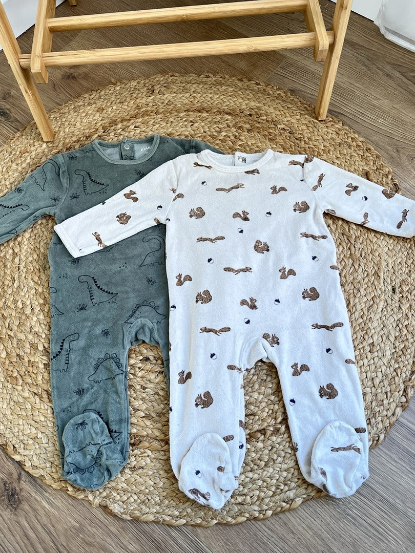 Lot de 2 pyjamas 1 pièce velours Kiabi écru et vert 9 mois garçon hiver