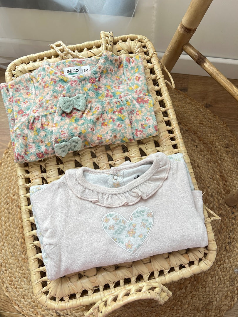 Lot 2 pyjamas 1 pièce en velours bébé fille Gémo 3 mois fleurs