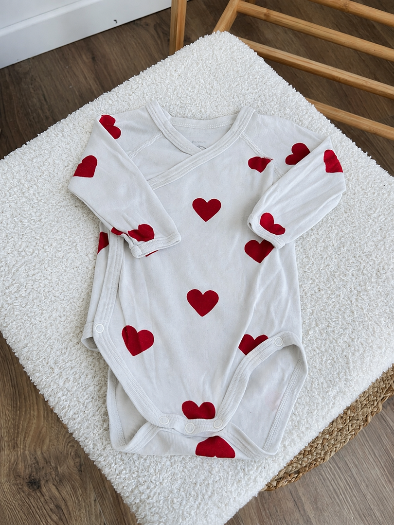 Body croisé Petit Bateau blanc cœurs rouges mixte 3 mois manches longues garçon ou fille