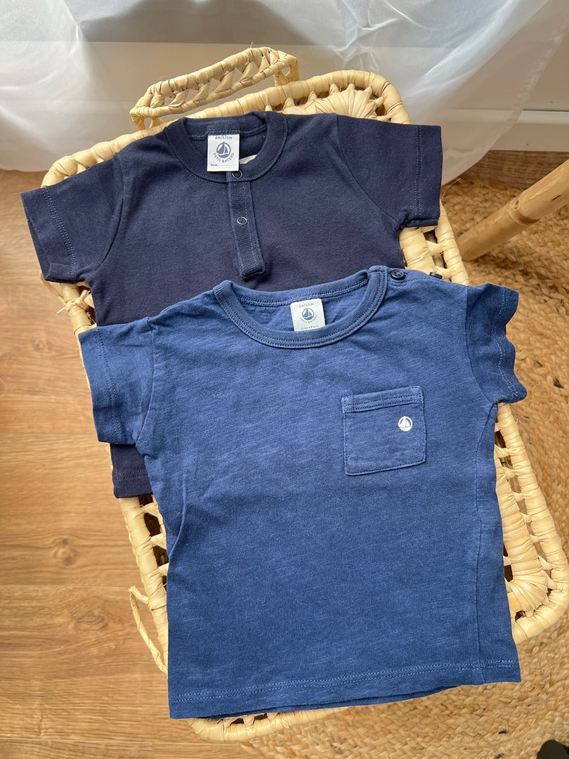 Lot 2 T-shirts Petit Bateau garçon 6 mois bleu manches courtes