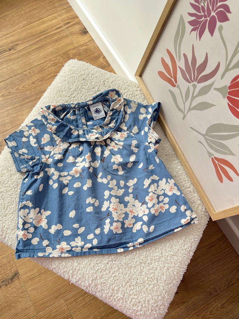 Blouse Petit Bateau fille 6 mois bleue fleuri été manches courtes joli col