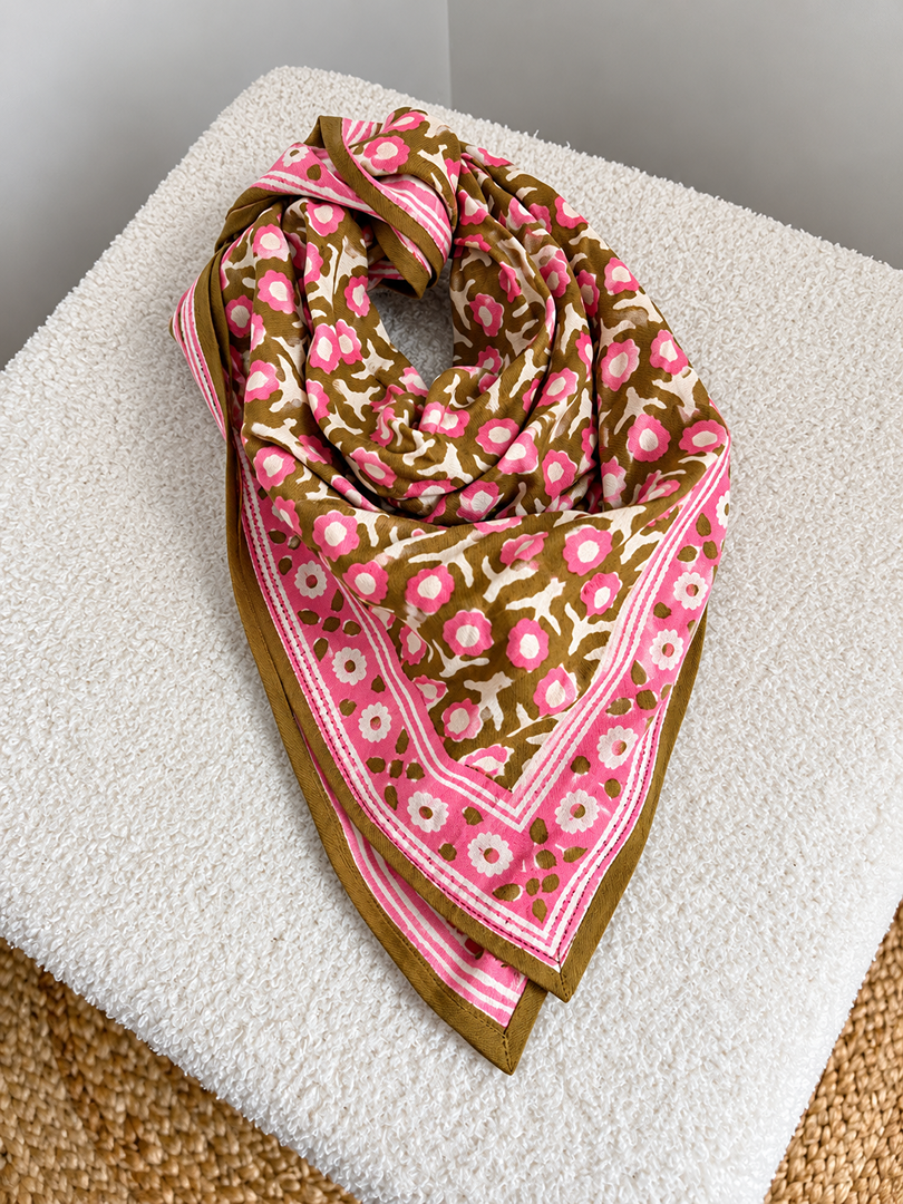 Petit foulard indien Bonheur du jour fille ou femme rose et marron bohème mi-saison neuf 65x65cm